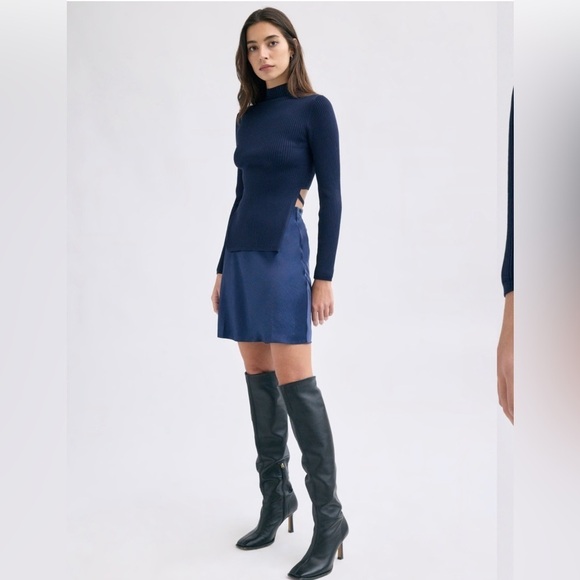 Aritzia Babaton
Slip Mini Skirt - Picture 1 of 8